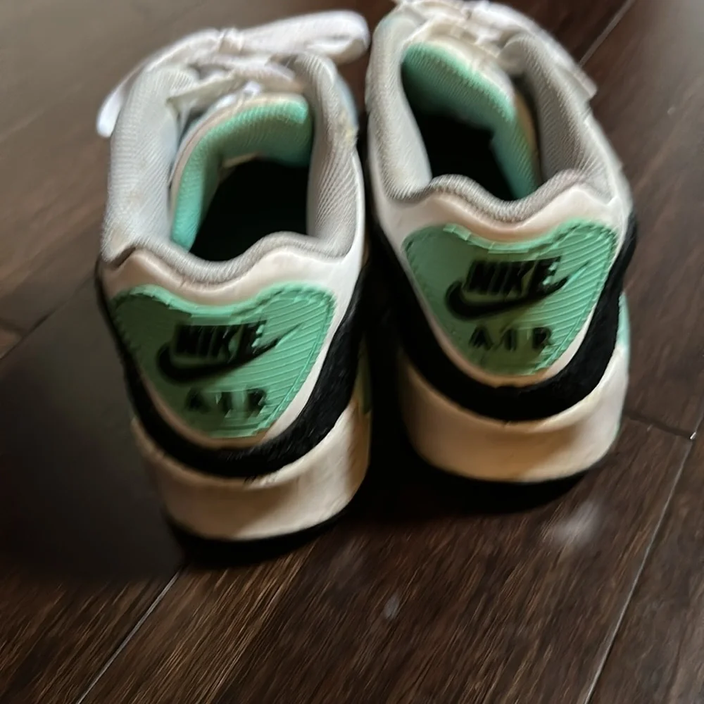 Nike Air Max 90 in Gray and Teal - 7Y